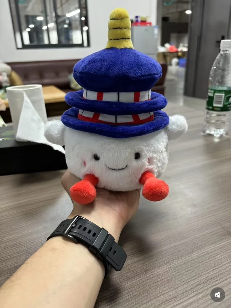 Palm-sized burger plush toy